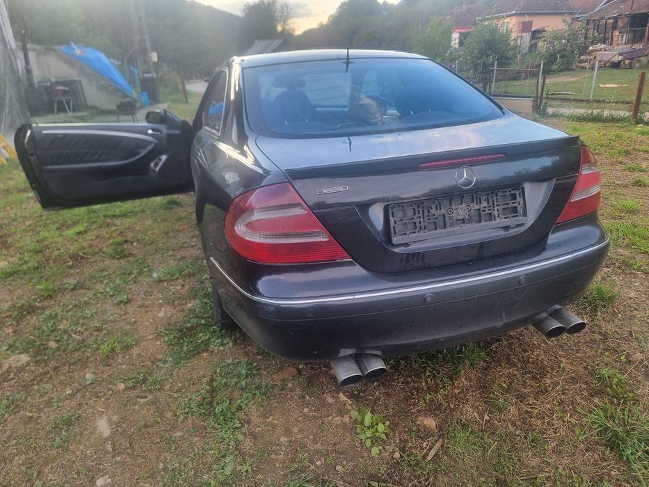 Dezmembrez mercedes clk w209
