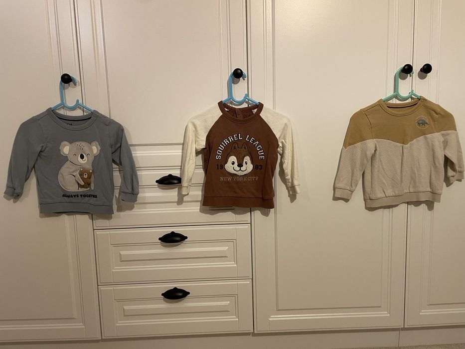 Vand 7 bluze C&A, marimea 86, pentru baietei.