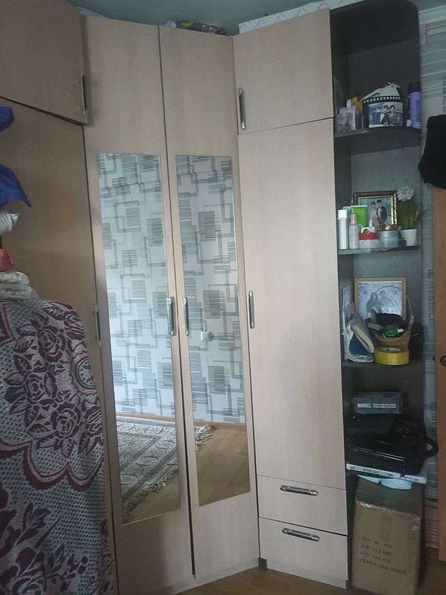 Продам шкаф угловой