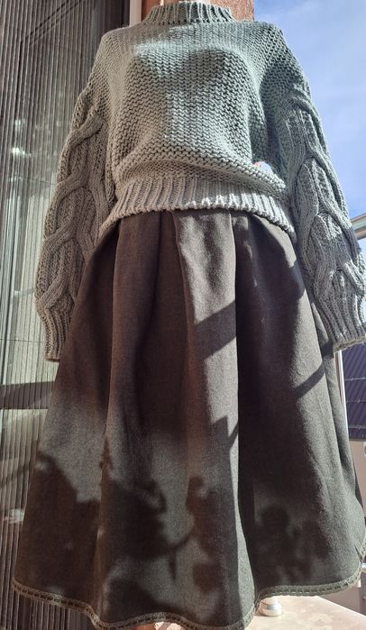 Нов пуловер и вълнена пола,р-р М