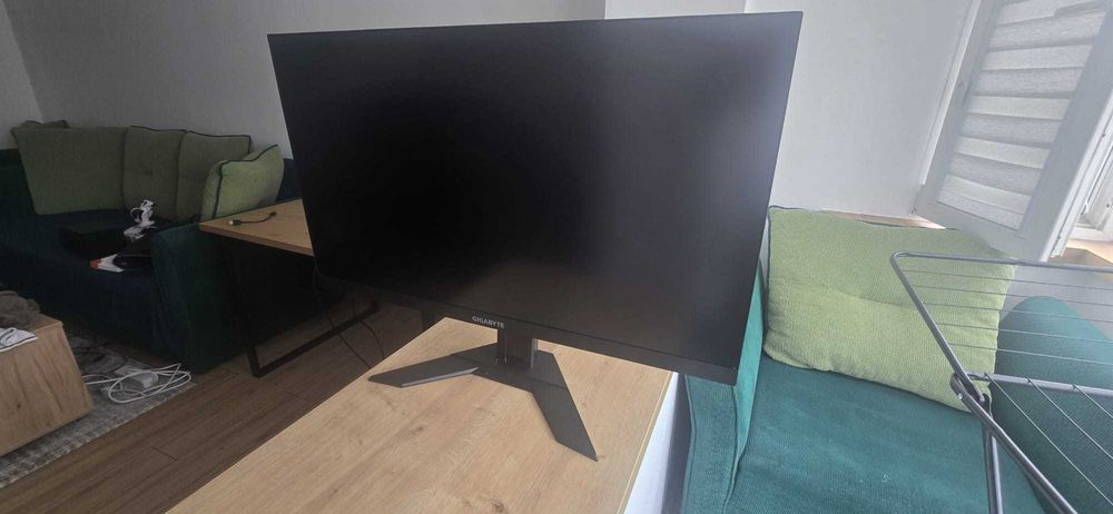 Monitor Gigabyte 28", 4K, 1ms, 144Hz, FreeSync Premium Pro.