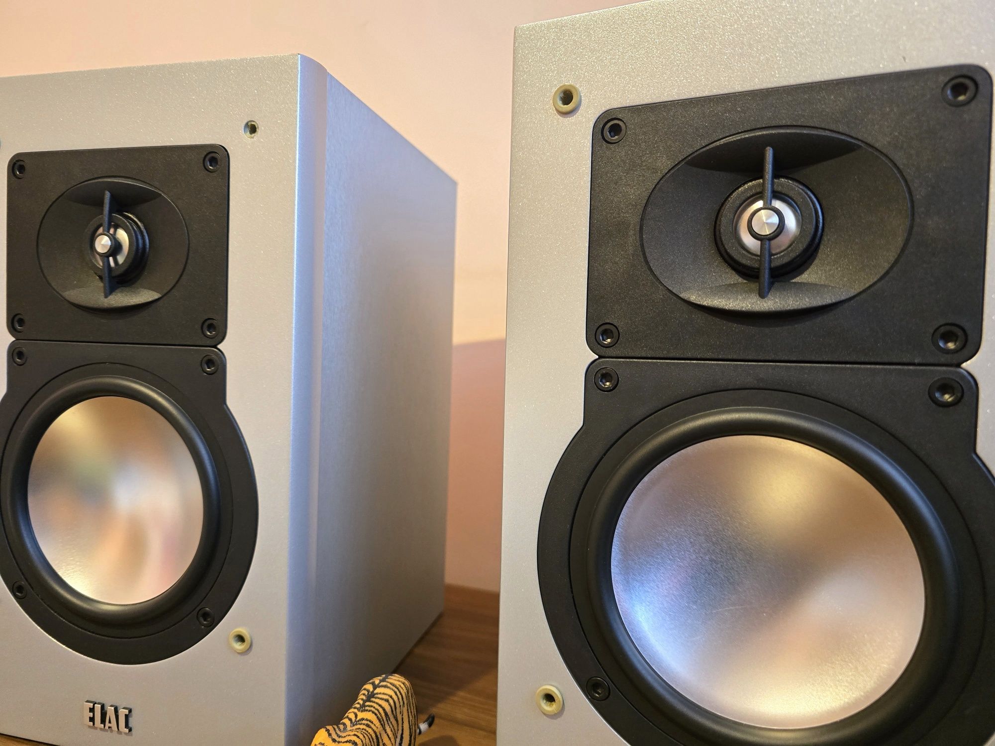 Elac BS103.2 Series. Boxe raft high-end. Sunet magnific. Preț fix !