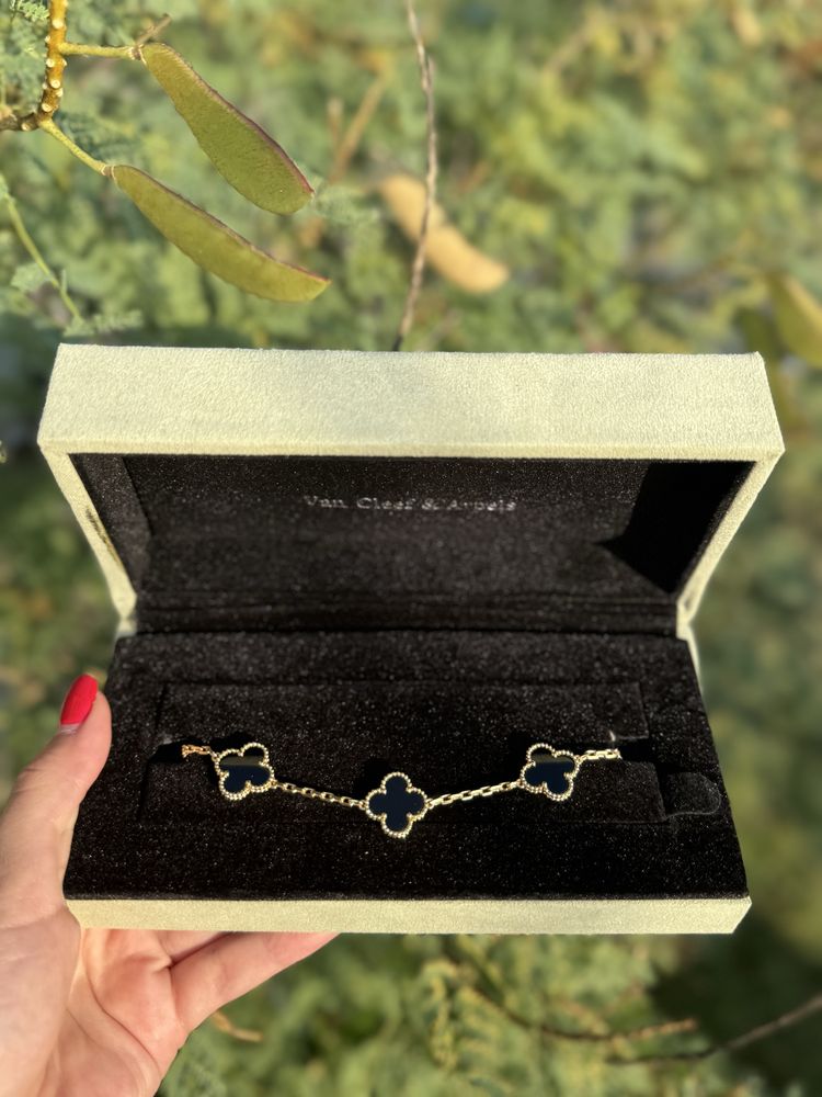 Гривни Van Cleef & Arpels