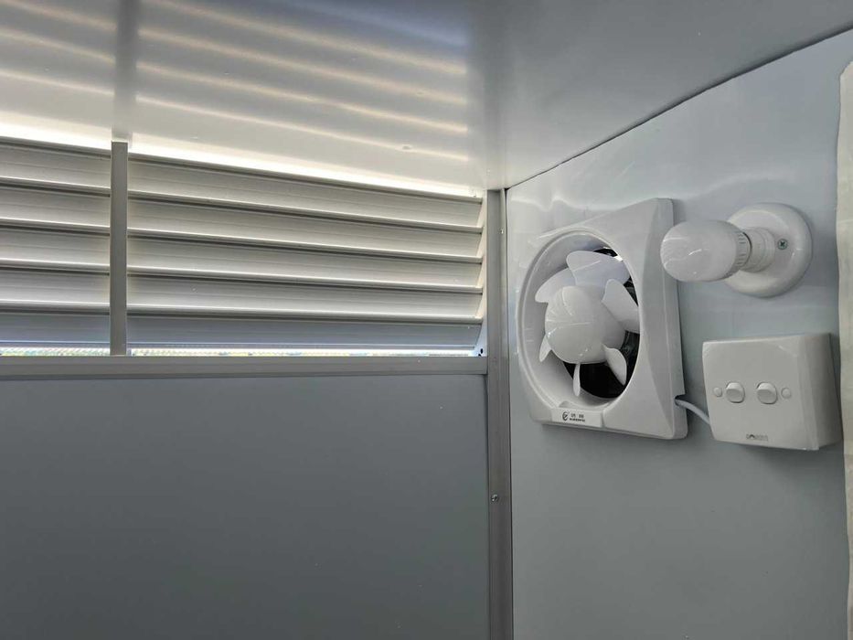 Cabină cu toaletă duș si chiuvetă - concerte, depozite - camping