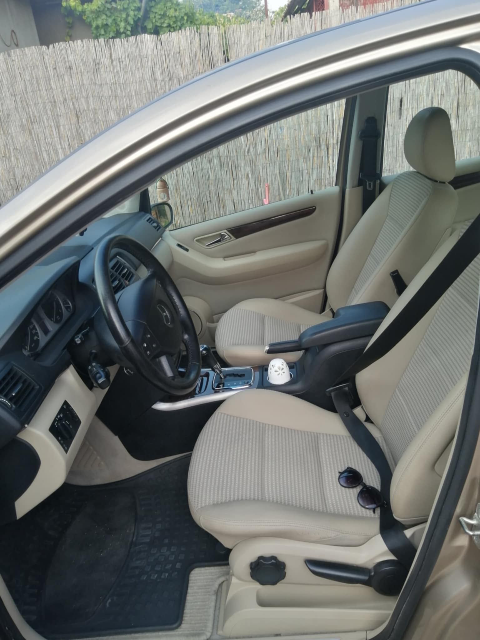 Vând Mercedes  B class automat