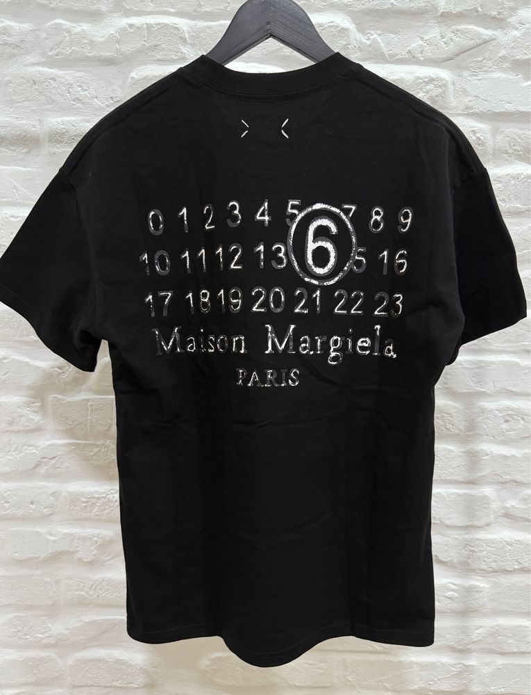 Мъжки Тениски Maison Margiela Black & White T-shirt Number & Red Heart