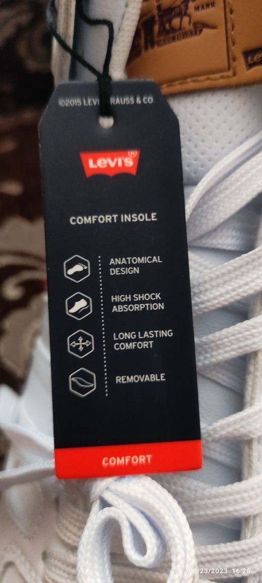 Кроссовки Levi's