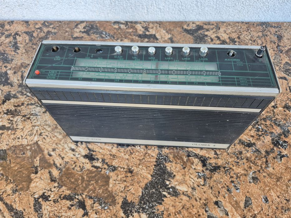 Radio receptor portabil Gloria 4,model RP-1524 - nefunctional 

- radi