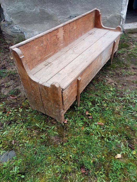 Canapea și banca veche