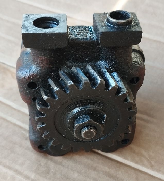 Маслен Помпа за Зетор Трактор  5211 - 6211 - 6245 - 7211 - 7245 - 7745