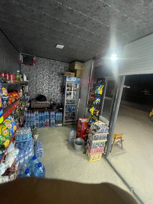 сотаман дукон ичидаги товарлар билан