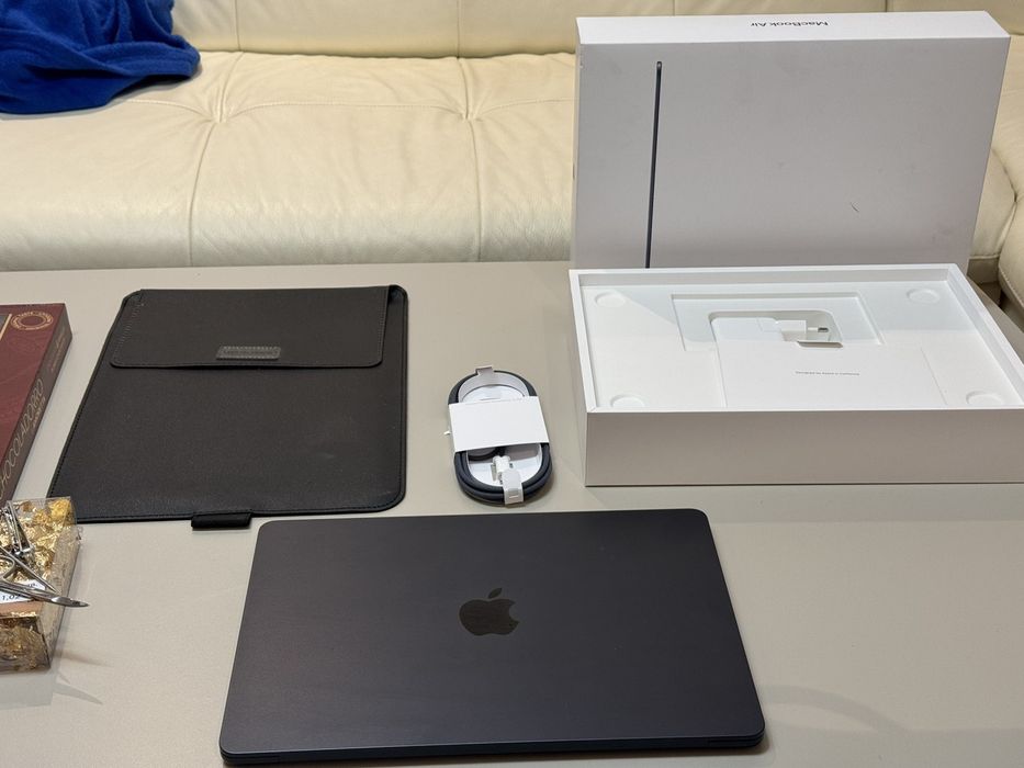 macbook air m3 13” midnight(черен), 16GB ram 256GB ssd,Батерия 100%