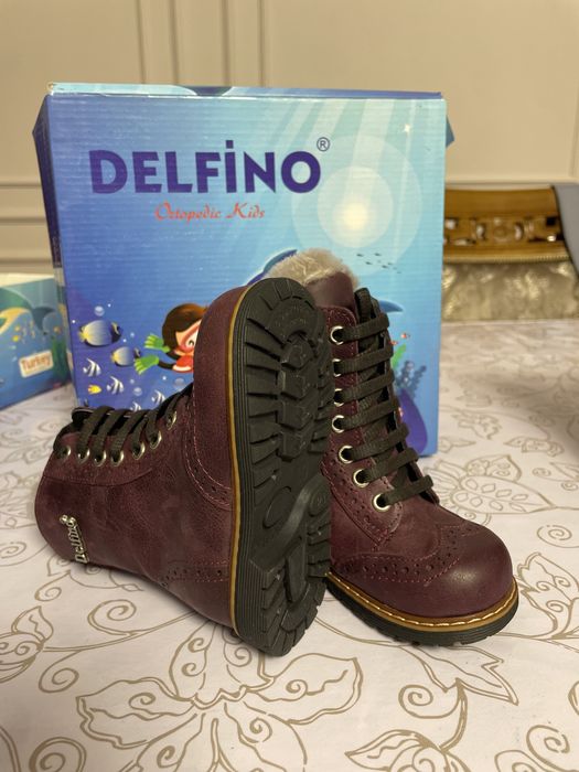 Срочно продам детскую зимнюю обувь новая