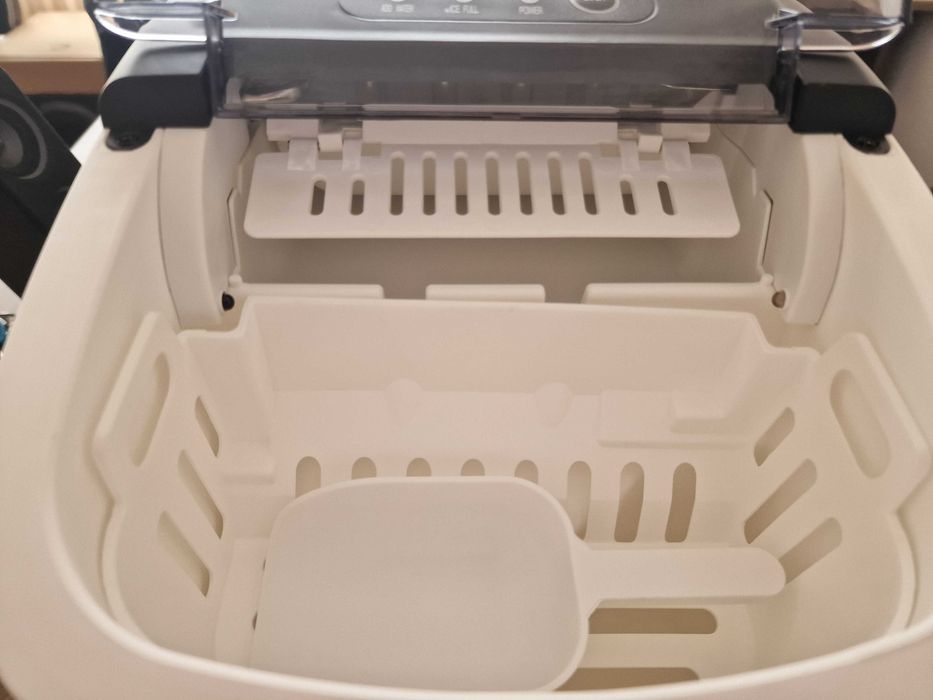 Aparat electric cuburi gheata -uz casnic -transport gratuit