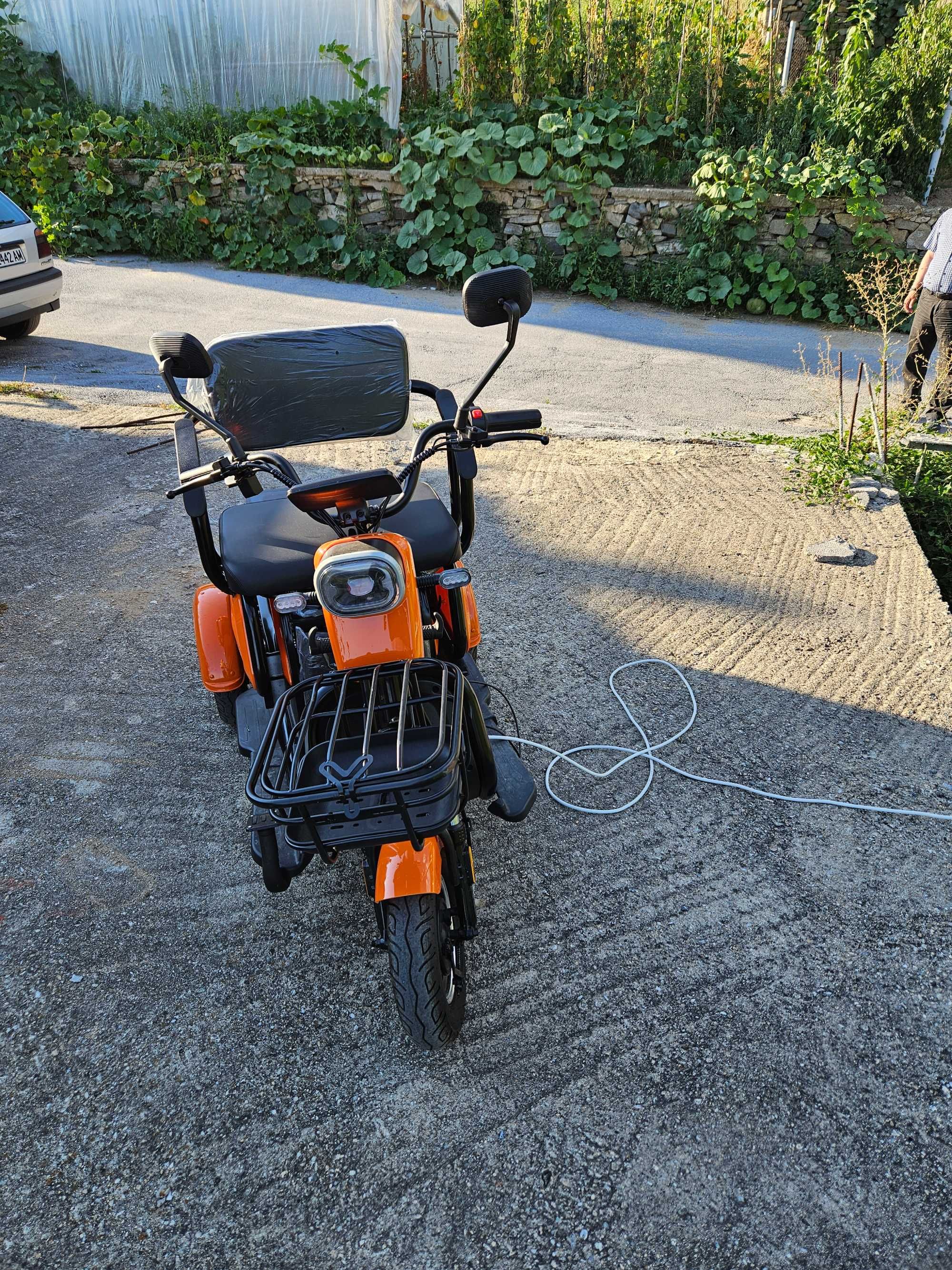 Електрическа триместна триколка MaxMotors X1 2000W