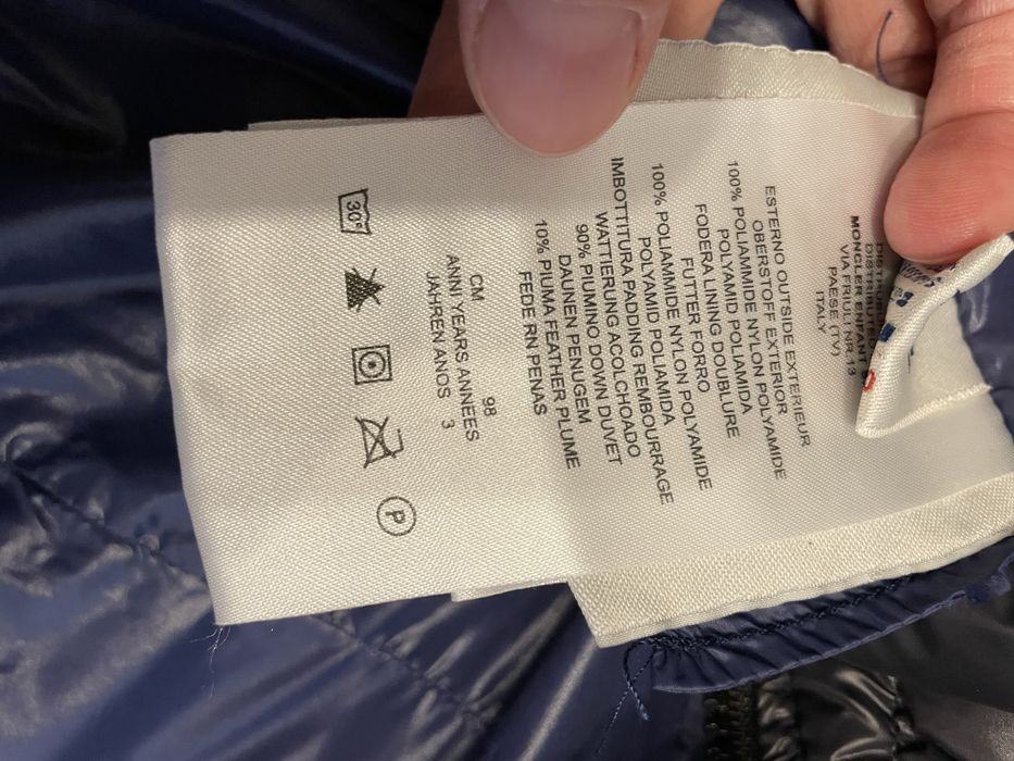 Geaca Moncler, marimea 3 ani