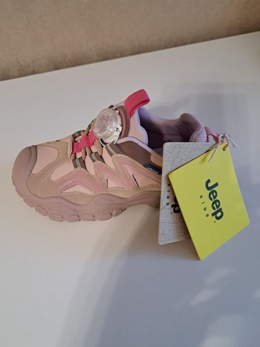 Продам новые кросовки