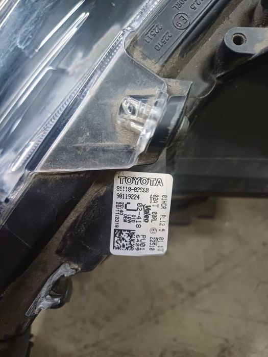 Far dreapta Toyota Corolla original cod 90119224,81110-02s60