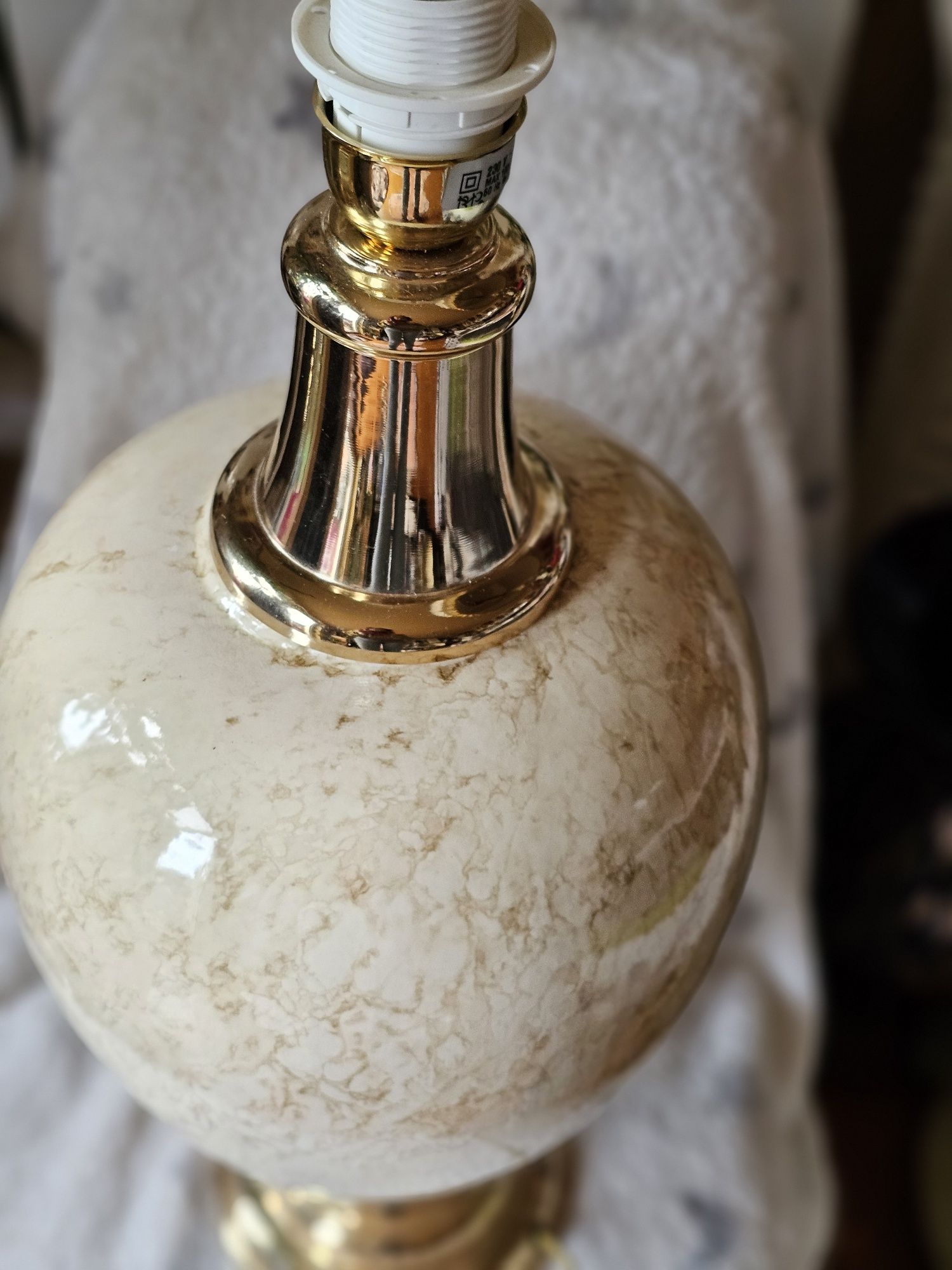 Vând o lampa  antica mare de 87 cm din porțelan