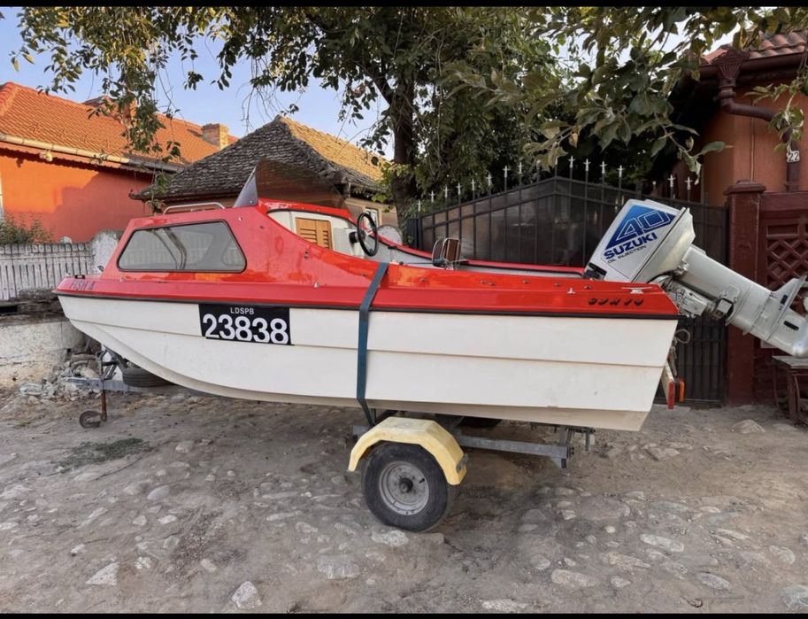 Vand barca cu motor si peridoc / vand motor de barca