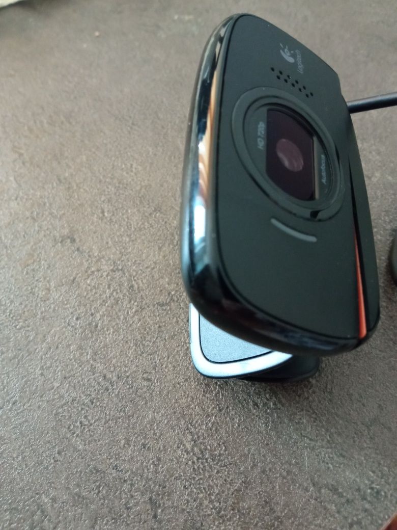 Vând webcam (camera video) Logitech