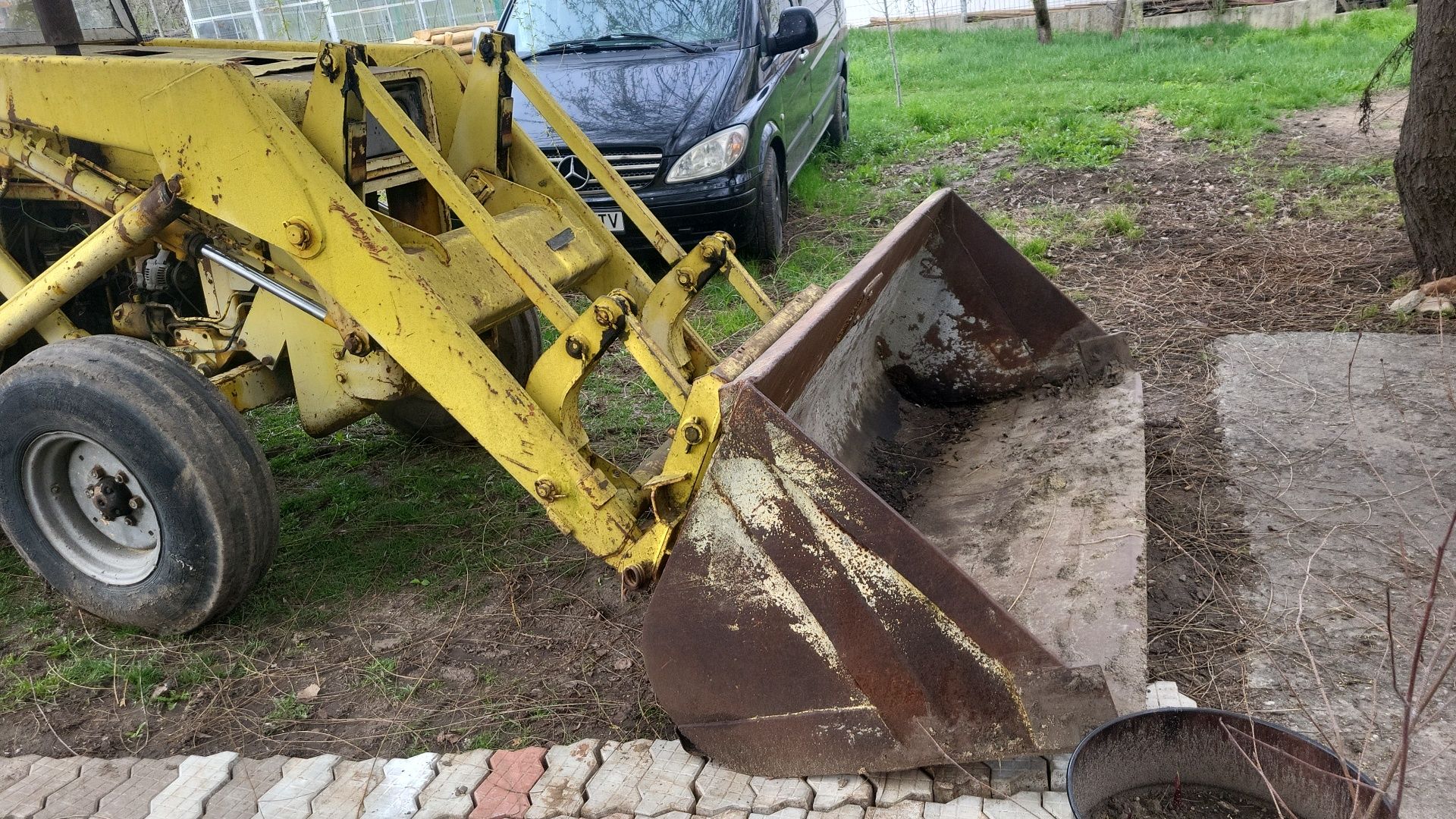 Buldoexcavator MF,schimb cu duba xxl sau autorulota.