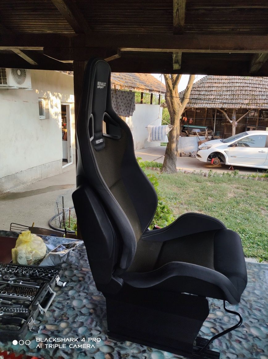 Аербег за седалка  Recaro CS .Renault Clio RS  3