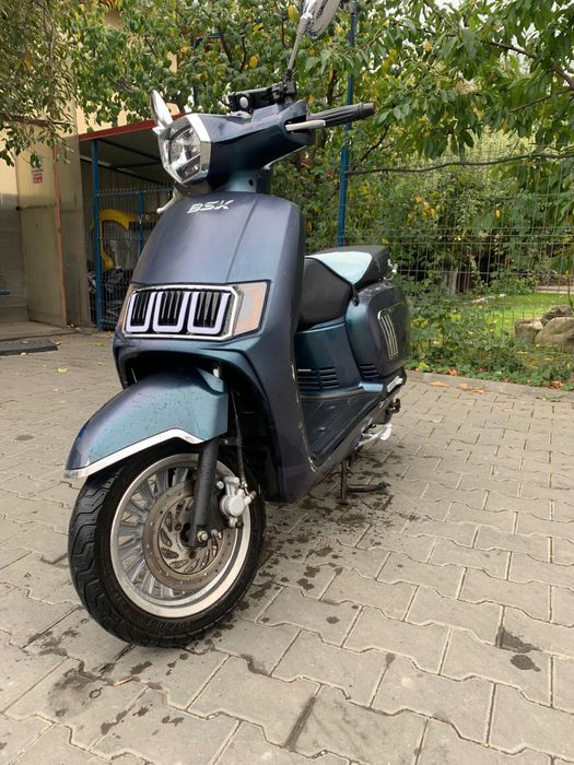 Va oferim spre inchiriere scutere