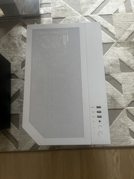 БЯЛА PC кутия Fish Tank