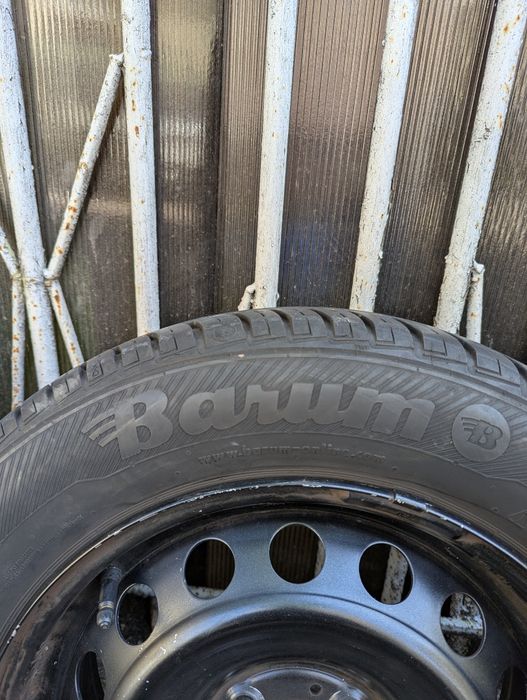 Vând roți complete de vara 185/65/15 Logan