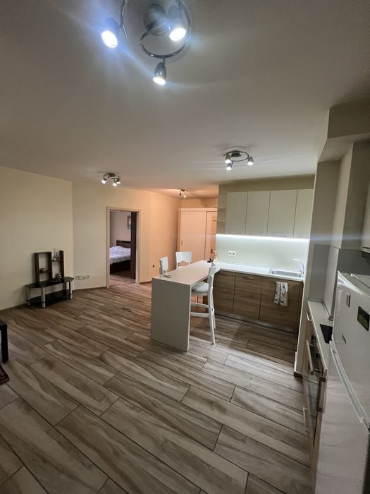 Тристаен спартсмент, 85 м2, зонс Б5, €800