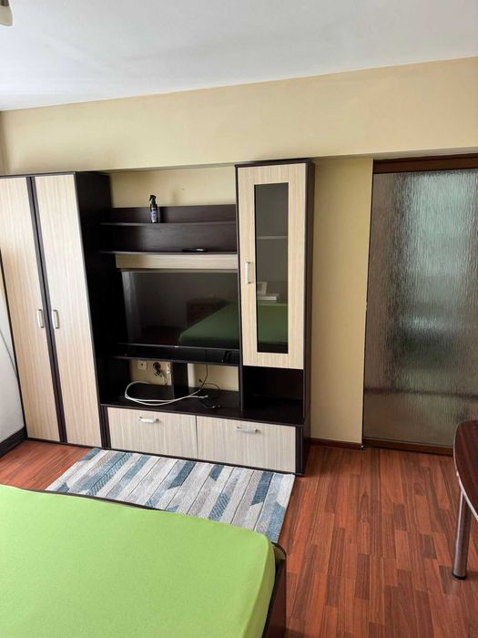 Închiriez garsonieră