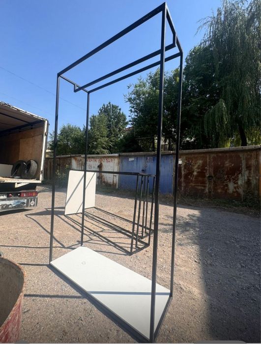 Вешалка-стойка для одежды