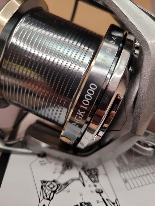 NGK 10000 е масивна и здрава, прецизно изработена макара с преден аван