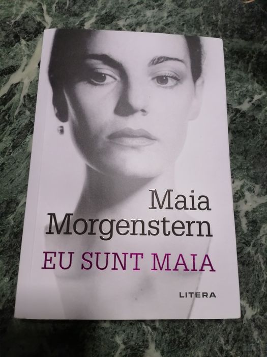Vand carte autobiografica cu semnatura Maia Morgenstern