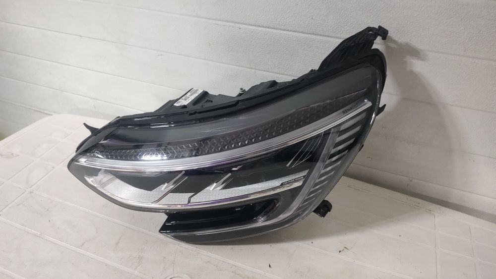 Far stânga Megan 4 facelift cod 260602024R