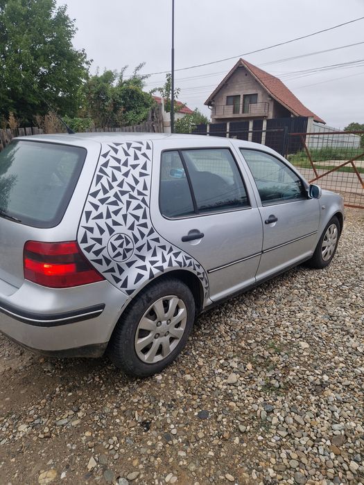 Vand golf 4 motor 1.400 benzina anu 2001