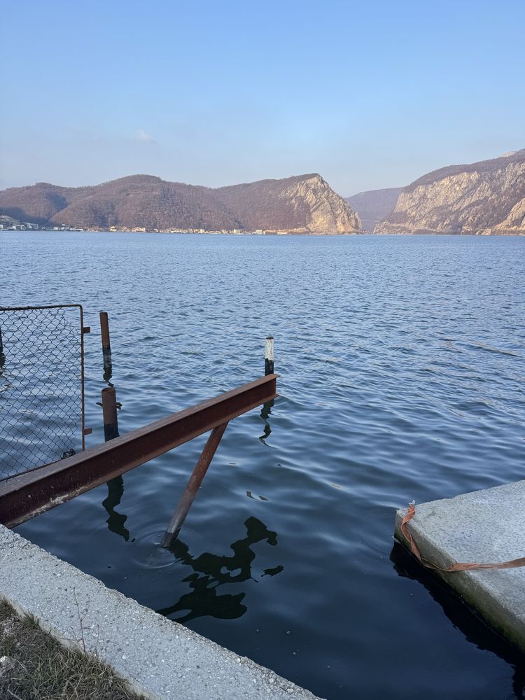Teren CLISURA DUNĂRII, fix pe MALUL Dunării, Dubova, Golf