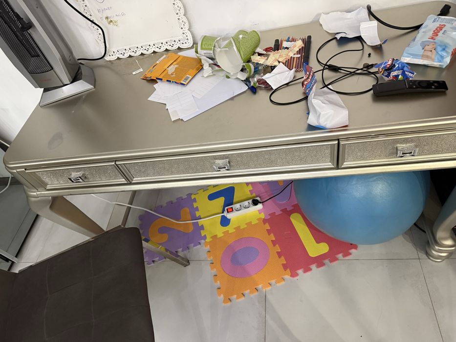 Vand masa de toaleta cu taburete