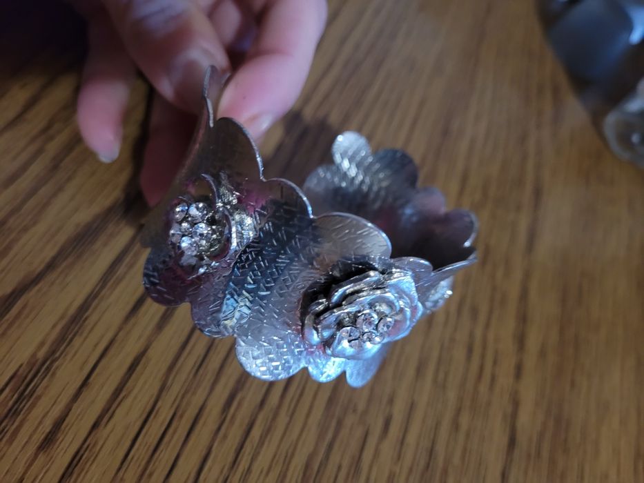 Coliere și brățări