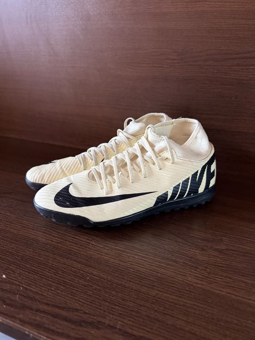 Стоножки  футболни обивки Nike Mercuria