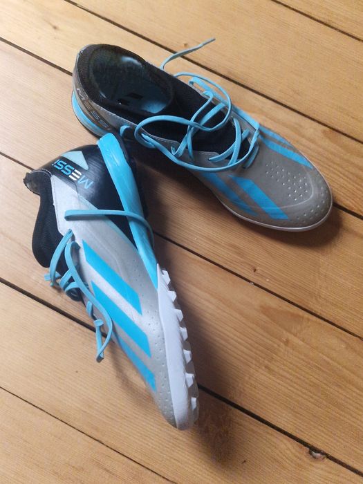 Ghete fotbal sintetic Adidas Leo Messi