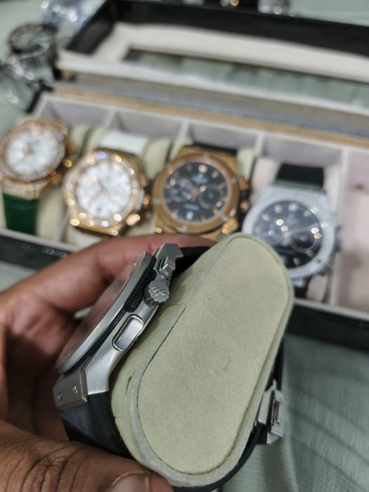 Soat Hublot batareyka korpus neyjavika rangi ocmidi
