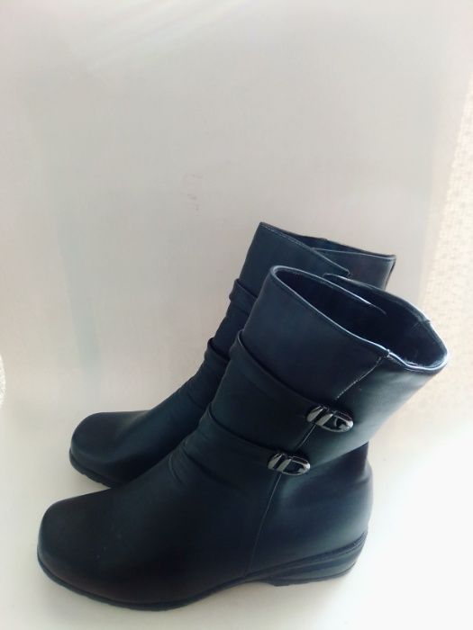 Дамски обувки номер 38 и 42 - само по телефон!