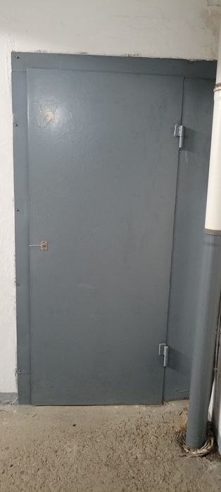 Железный дверь в хорошем состоянии