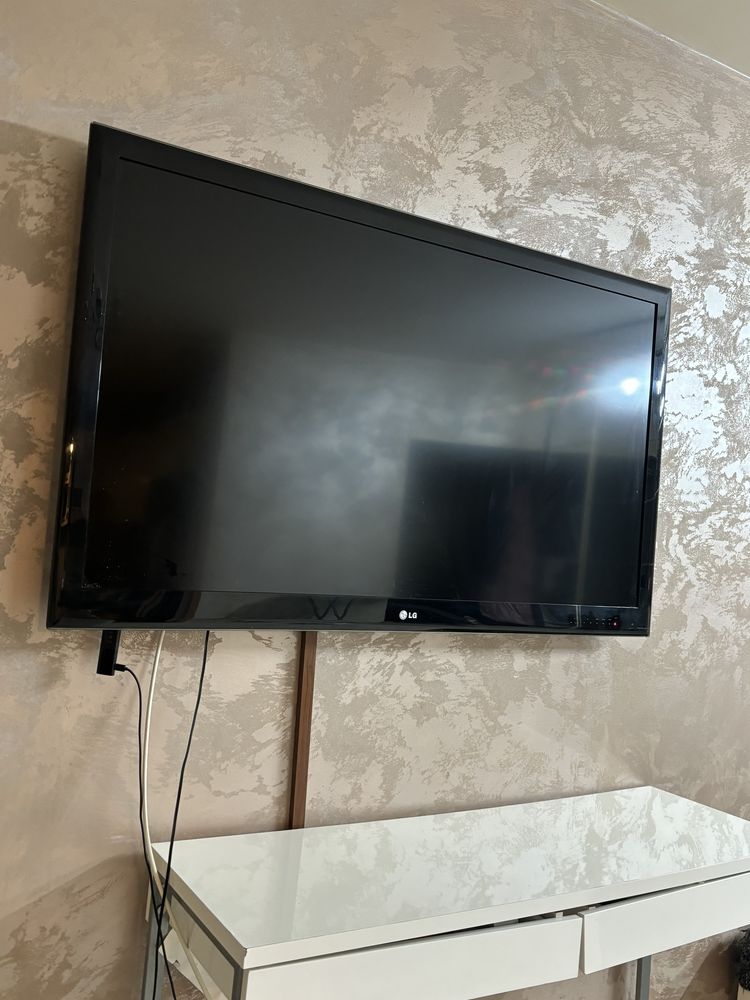 Vand TV LG  140 diagonala