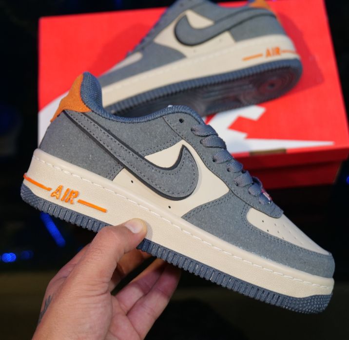 Маратонки Nike Air Force 1 сиво с оранжево