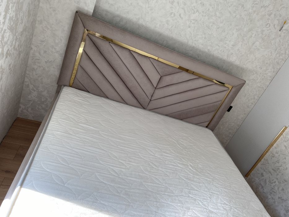 Двухспальный кровать