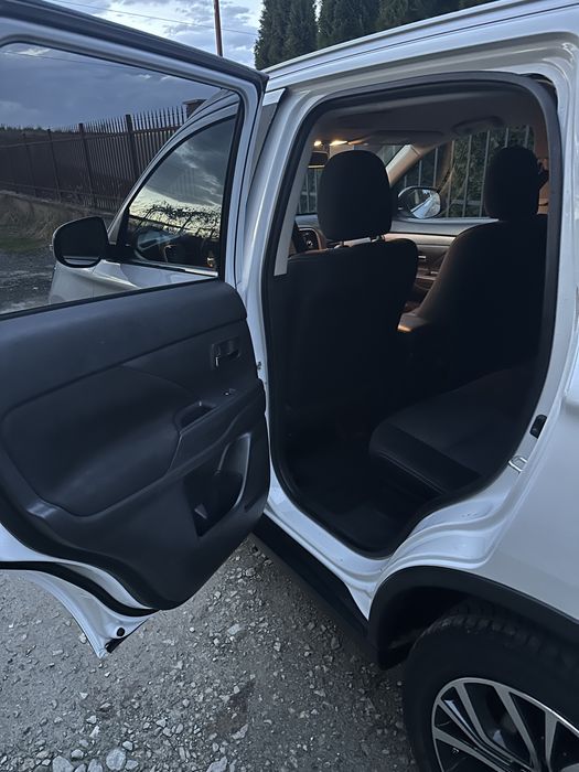 Mitubishi Outlander 4x4 2016 cu 7 locuri