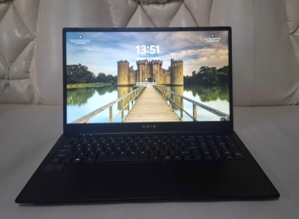 Vând laptop sgin M17